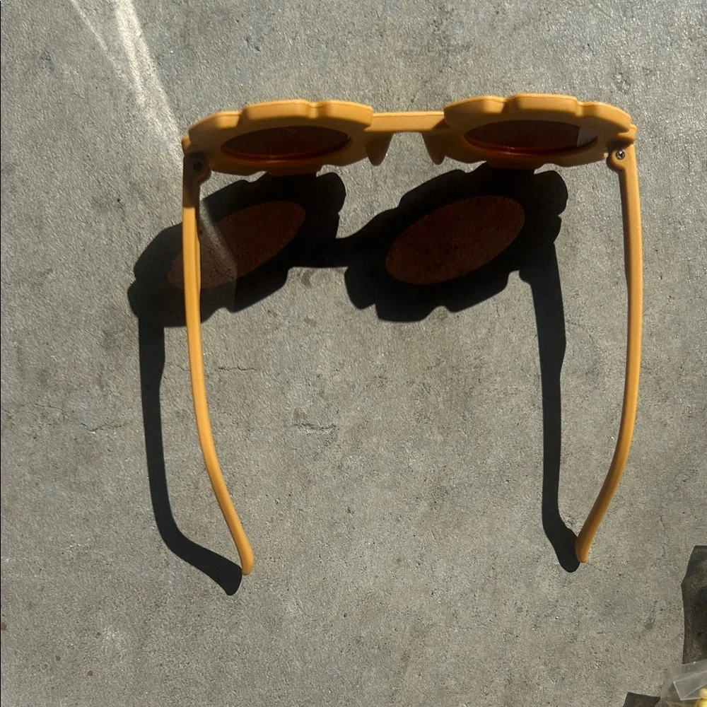 Toddler Flower-Shaped Round Sunglasses in Mustard Yellow